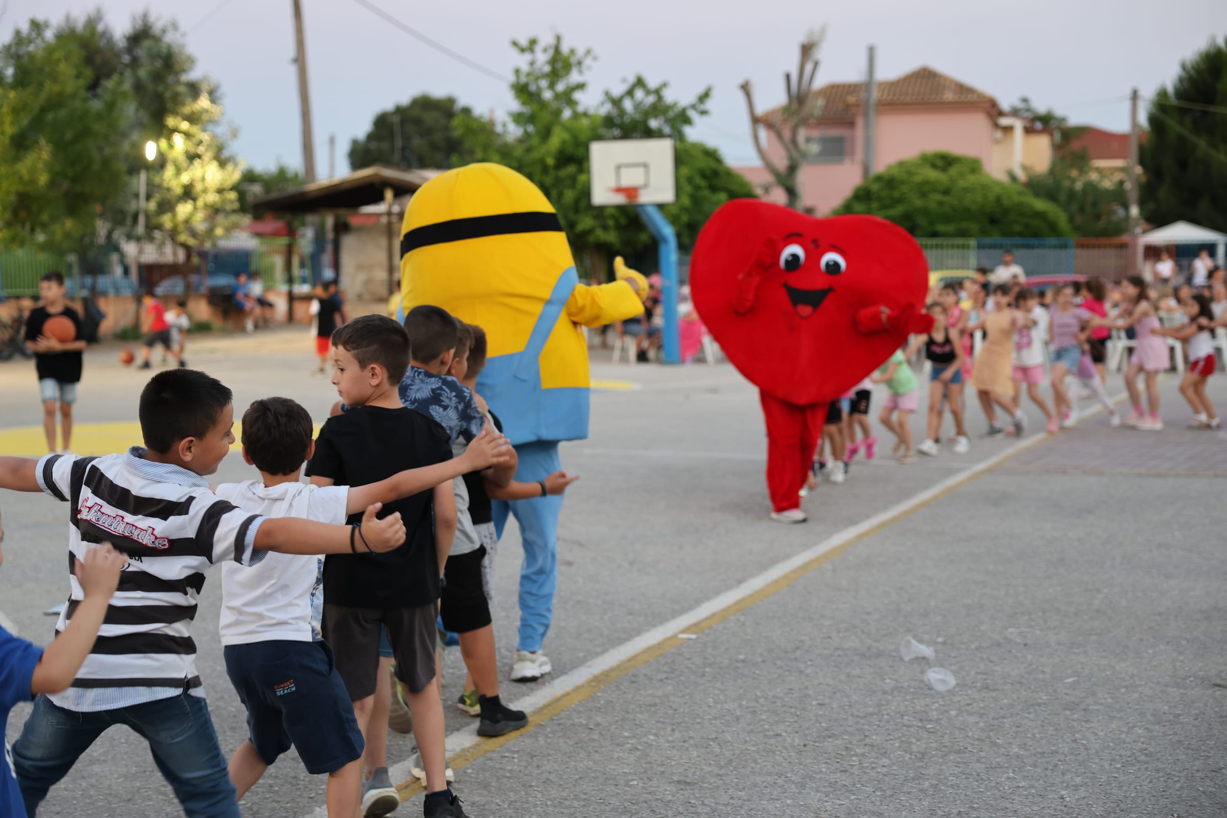 2ο Δημοτικό Σχολείο Σοφάδων: Μια Γιορτή Γεμάτη Αναμνήσεις και Χρώματα